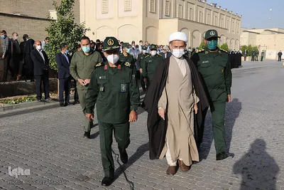اهتزاز پرچم متبرک به نام امام حسین(ع) در بین‌الحرمین شیراز‎‎