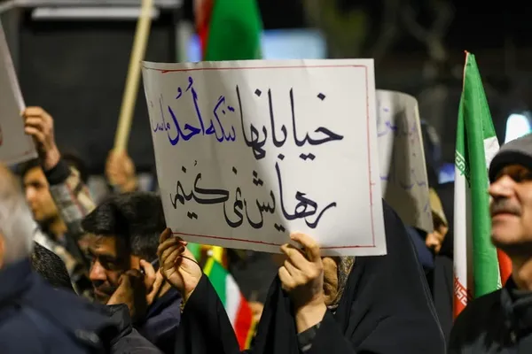 اجتماع حماسی مردم انقلابی تبریز در میدان ساعت