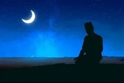 Rituale kurz vor Morgendämmerung im heiligen Monat Ramadan