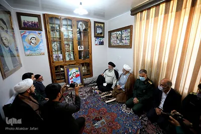 دیدار نماینده ولی فقیه در گلستان با خانواده شهید ملک شاهکوهی و ابوبکر اونق