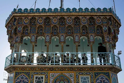تعویض پرچم گنبد حرم امام رضا(ع)
