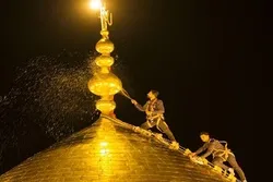 Məhərrəm ayının gəlişi münasibətilə İmam Hüseynin (ə) hərəminin qızılı günbəzi yuyuldu - Foto