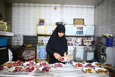 پذیرایی و خدمت به زوار اربعین در مسیر کربلا