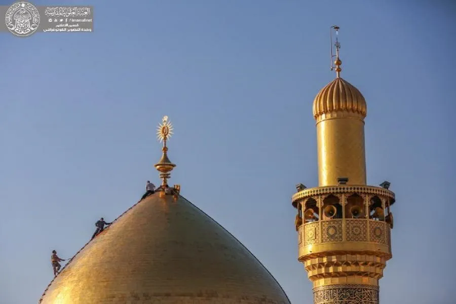 تصاویری از شست‌وشوی گنبد بارگاه علوی در آستانه میلاد پیامبر(ص)