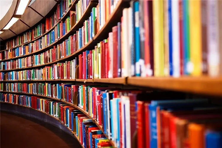 معرفی کتاب‎های برگزیده و پرفروش در نماز جمعه و رسانه‎ها