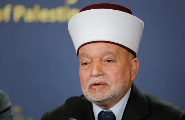 El Gran Mufti de Jerusalén insta a los palestinos a frustrar los intentos israelíes de atacar masivamente al-Aqsa
