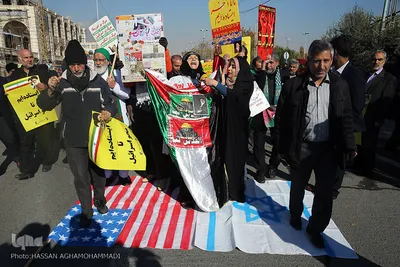  راهپیمایی نمازگزاران تهرانی در محکومیت اعلام  انتقال پایتخت رژیم صهیونیستی از «تل‌آویو» به «بیت‌المقدس» توسط رئیس جمهور آمریکا