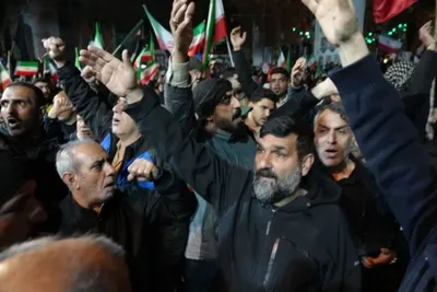 تشییع پیکر شهیدان «احمد میرزاوند» و «مرتضی بهاروند» و بیعت جامعه قرآنی لرستان با سومین رهبر انقلاب