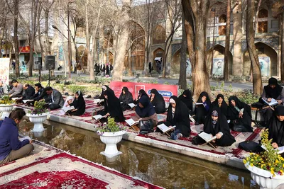 آیین جزءخوانی قرآن کریم در چهارباغ اصفهان