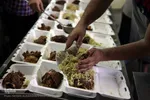 Zum Ghadir-Fest wurden warme Mahlzeiten an Bedürftige verteilt