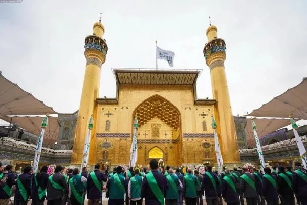 جشن ميلاد سیدالشهدا(ع) در حرم امام علی(ع) به روایت تصویر