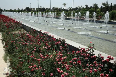 محوطه و فضا سازی سبز اطراف حرم مطهر امام خمینی(ره) محیطی زیبا را برای زائران و مسافرین فراهم کرده است.