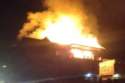 Napinsala ng Sunog ang Moske sa Kashmir