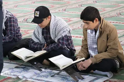 کرسی تلاوت قرآن کریم دانش آموزی ملایر در نماز جمعه به مناسبت 13 آبان