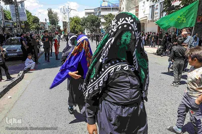 آیین نمادین حرکت کاروان حسینی و شبیه‌خوانی عاشورای حسینی در اهر