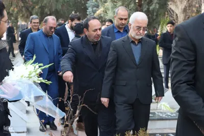 ادای احترام وزیر کشور به مقام شامخ شهدا در باغ رضوان ارومیه