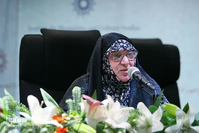 ثریا مکنون