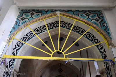 معماری قدیمی مسجد که در حال نابودی است