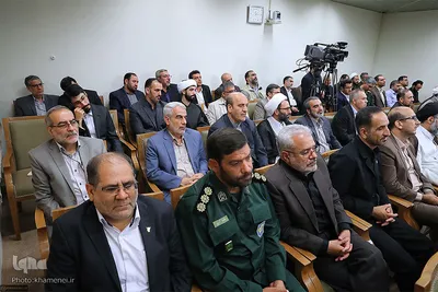 دیدار دست‌اندرکاران کنگره ملی ۶۲۰۰ شهید استان مرکزی با رهبر انقلاب
