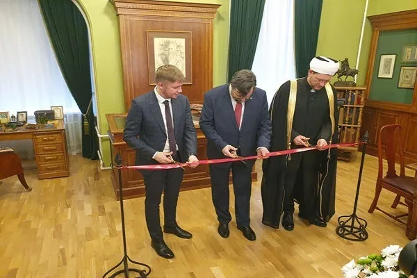 Ифтитоҳи маҷмӯаи ёдбуди мутарҷими русии Қуръон дар китобхонаи миллии Санкт-Петербург