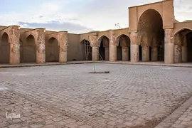 
افراشته فیروزه‌ای؛ مسجد تاریخانه‎‎ دامغان
