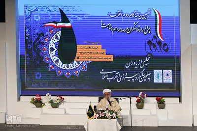 آیت الله احمد جنتی، رئیس مجلس خبرگان رهبری و رئیس شورای هماهنگی تبلیغات اسلامی درهمایش تجلیل از یاوران چهملین سالگرد پیروزی انقلاب