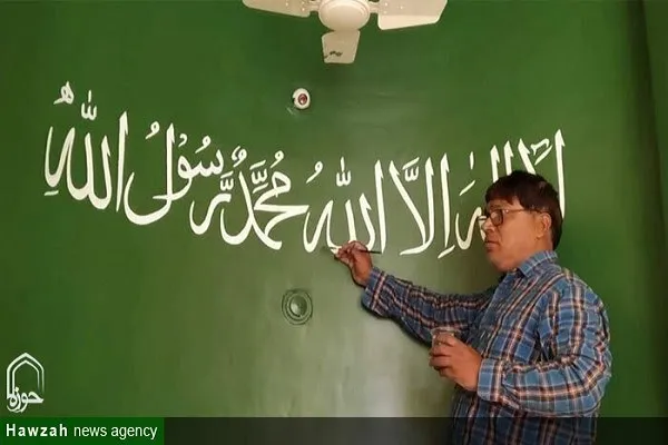 مساجد کے لئے بلا معاوضہ قرآنی آیات لکھنے والا ہندو خطاط