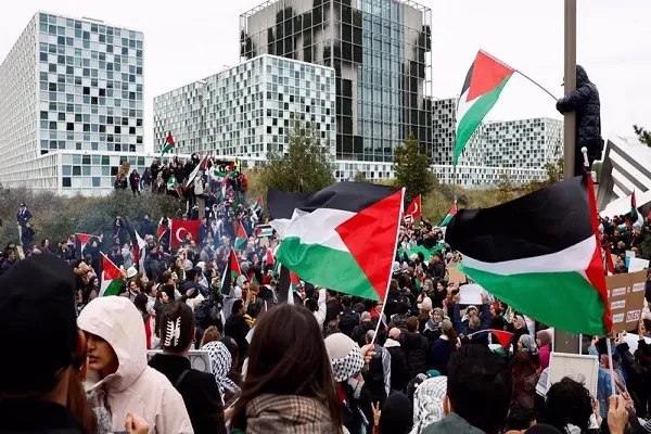 تجمع حامیان فلسطین مقابل دادگاه بین‌المللی لاهه