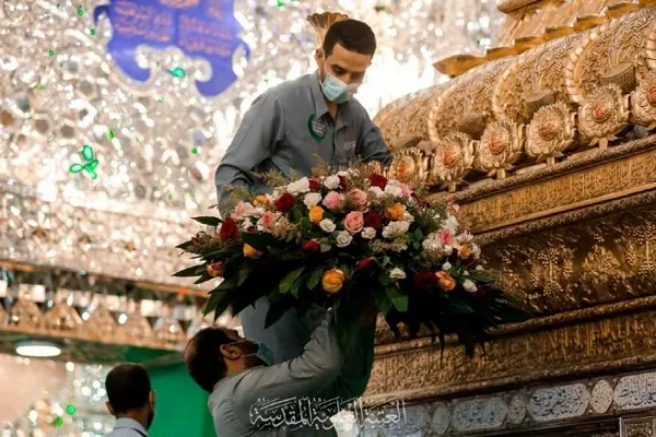 Gadir Hum Bayramı vesilesiyle Hz. Ali (a.s) Türbesi güllerle süslendi