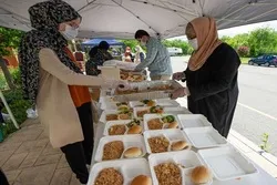 Mosque Volunteers Feed Hundreds