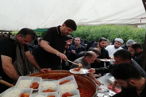 خدمت‌رسانی «حاملان کلام وحی» به زائران اربعین حسینی