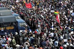 Myanmar : les manifestants retournent dans les rues malgré la poursuite de la répression