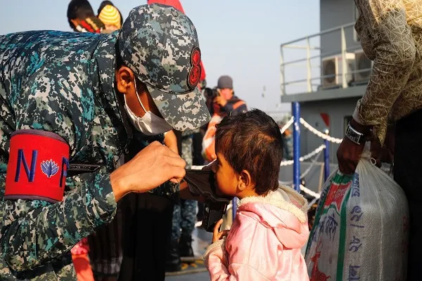 Bangladeş hükümeti Arakan Müslüman mültecilerini aşılıyor