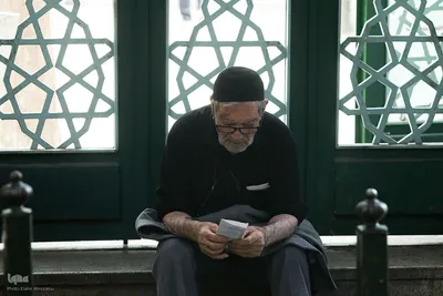 رختِ سیاهِ عزا بر تنِ بازار تهران