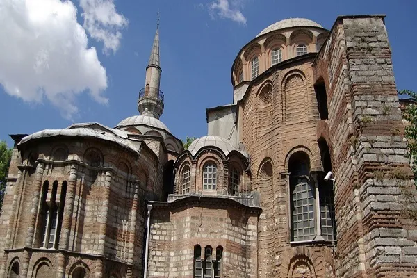 Une ancienne église à Istanbul ouvre ses portes aux fidèles musulmans