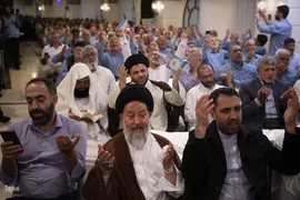 کمیل با شکوه زائران ایرانی در کنار حرم نبوی(ص)