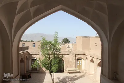 بنای خواجه خضر؛ آرامگاهی در دل شهر