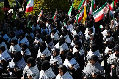 هم‌آوایی بانوان نصف‌ جهان در دفاع از وطن