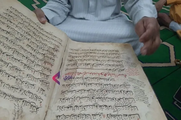 Les habitants d’un village égyptien protègent un Coran manuscrit rare + vidéo et photos