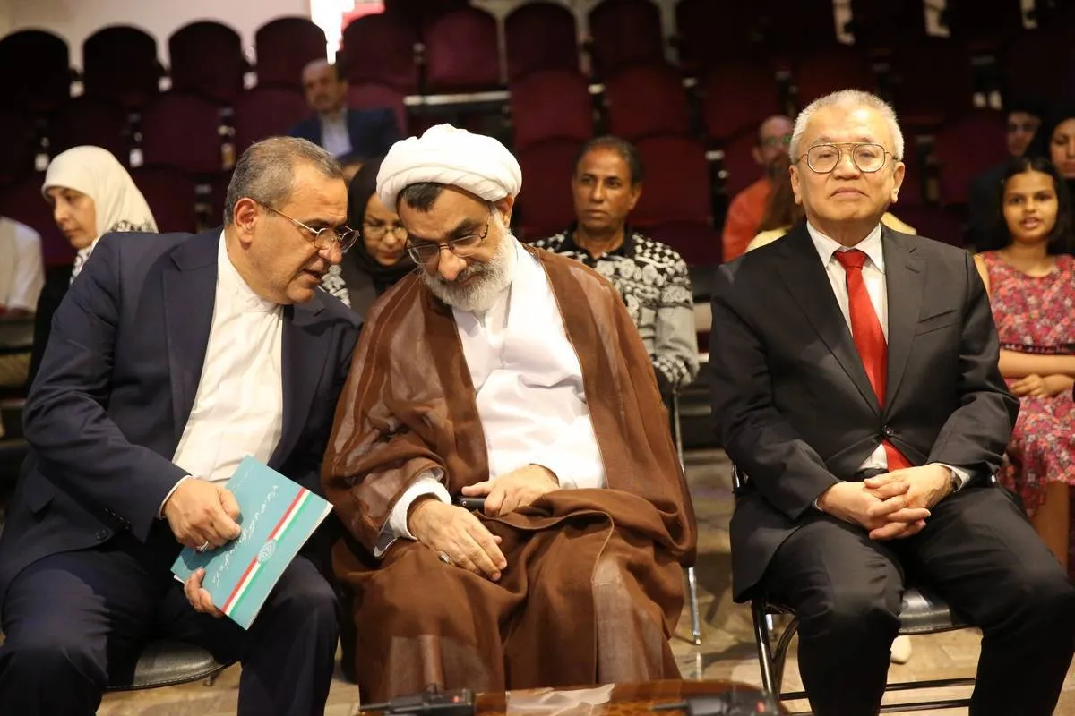 بازدید حجت‌الاسلام خسروپناه از نمایشگاه خطوط شاعرانه + عکس