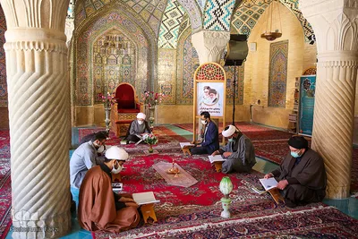 محفل انس با قرآن در مسجد نصیرالملک‎ شیراز
