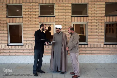 پژوهشکده امام خمینی(ره) و انقلاب اسلامی، از مراکزی است که در مجاورت حرم مطهر امام خمینی(ره) قرار دارد.