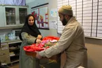 تجلیل از پرستاران بیمارستان امام حسین(ع) توسط گروه فرهنگی و جهادی خادم‌الشهداء‎