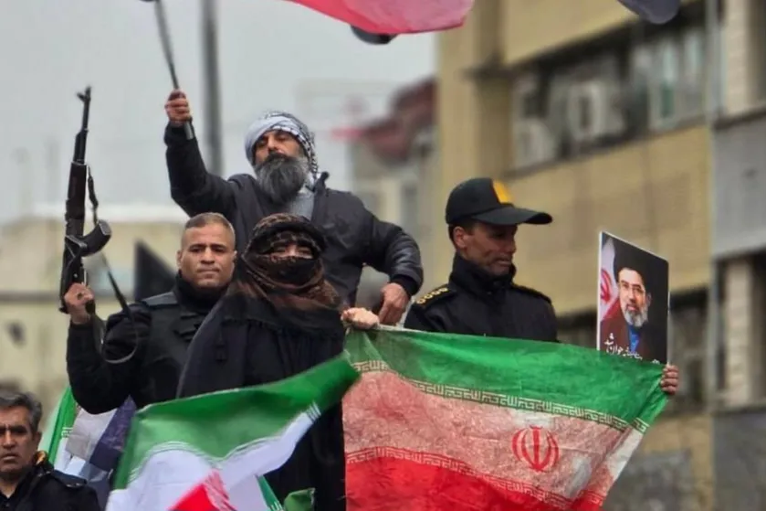 روایت پرچمی که باران شست و خون امضا کرد