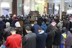 Des milliers de citoyens accomplissent la prière de l'aube à la mosquée Ibrahimi