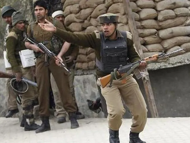 Pakistan, Keşmir'de Hint ateşine karşılık verdi: 2 ölü, 1 yaralı