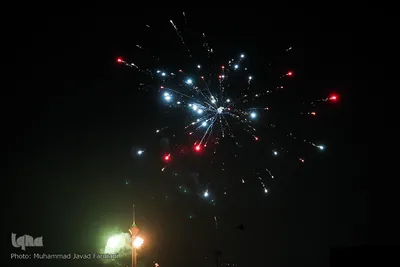 نورافشانی و بانگ تکبیر (الله اکبر) در شب پیروزی انقلاب اسلامی
