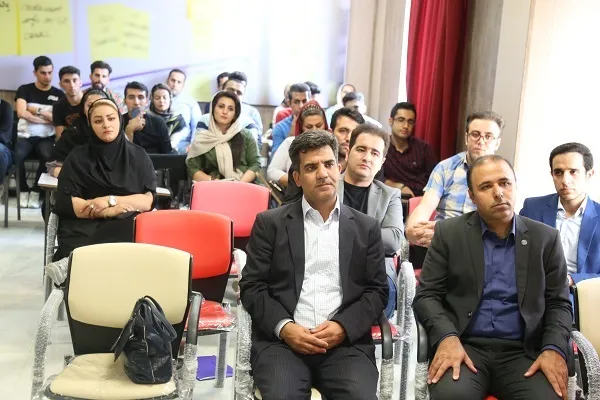 مراكز رشد و شكوفايی جوانان را به سمت اشتغال پايدار سوق دهند