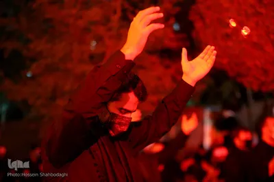 Trauerfeier am Vorabend zu Tasu´a  unter freiem Himmel  in Qom