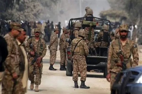 د پاکستان په بلوچستان کې پوځيانو او ترهه ګرو په سختې نښټې کې نولس کسان ووژل شول
